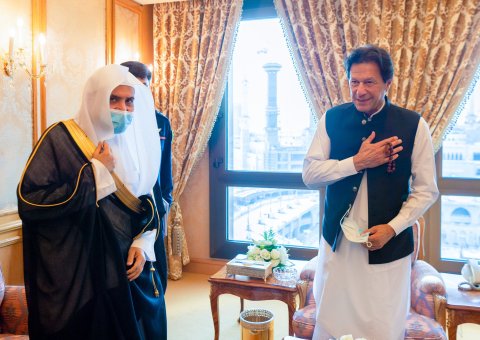 ‏التقى معالي الشيخ د. محمد العيسى‬⁩ في مكة المكرمة‬⁩ دولة رئيس الوزراء الباكستاني السيد عمران خان