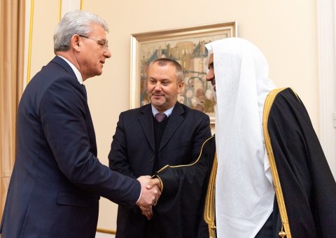 بوسنیا کے صدر گذشتہ کل سرائیوو میں عزت مآب شیخ ڈاکٹر  محمد العیسی کے اعزاز میں ظہرانہ دے رہے ہیں۔