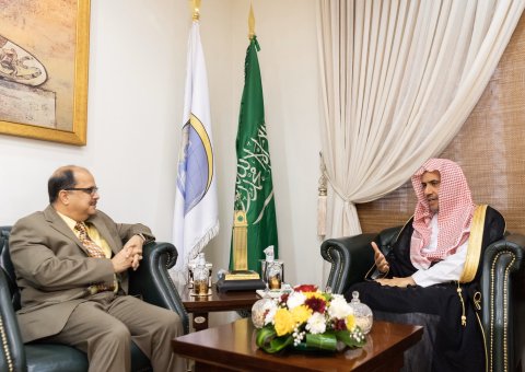 ڈاکٹر محمد العیسی نے مملکت میں جمہوریہ ہند کے سفیر جناب اوصاف سعیدسےملاقات کی