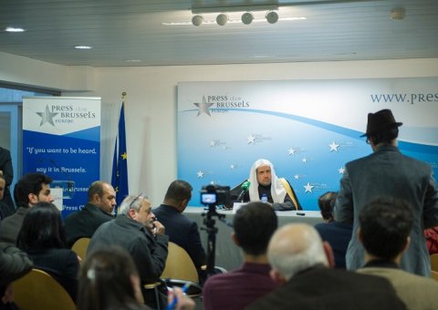 معالي أمين عام رابطة العالم الإسلامي مستضافاً في نادي الصحافة والإعلام بالاتحاد الاوروبي 