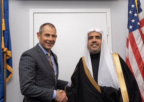 امریکی کانگریس میں، عزت مآب شیخ ڈاکٹر محمد العیسی نے ڈپٹی، جان کرٹس سے ملاقات کی