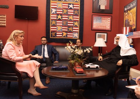 عزت مآب شیخ ڈاکٹر محمد العیسی نے امریکی کانگریس میں، مشی گن اسٹیٹ کے نمائندہ، ڈیبی ڈنگل سے ملاقات کی