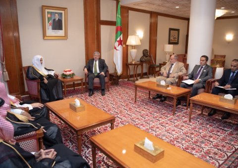 The Head of Government in Algeria receives His Excellency the Secretary General of the Muslim World League in the Algerian capital