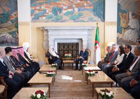 معالي رئيس ⁧مجلس الأمة⁩ الجزائري يستقبل معالي الأمين العام لرابطة العالم الإسلامي