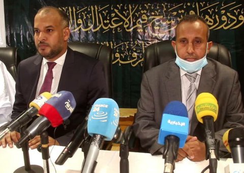 Nouakchott reçoit un symposium sur l’étude scientifique et idéologique de la Charte Mecque sur la modération, la fraternité et la lutte contre le terrorisme avec la participation de responsables politiques religieux et académiques