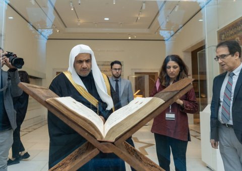 معالي د محمد العيسى يزور الجناح الإسلامي بمتحف الميتروبوليتان في نيويورك