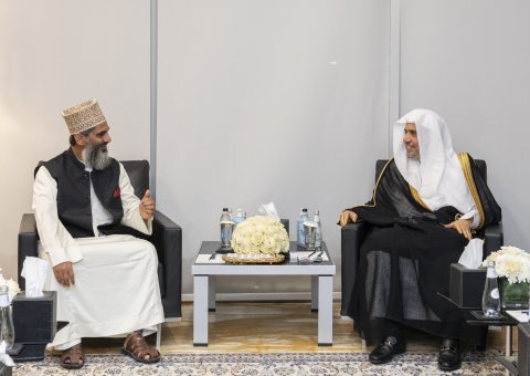 شیخ ڈاکٹر محمد العیسی نے آج شام ہندوستان میں دار العلوم کے بین الاقوامی مرکز کے صدر ڈاکٹر انورخان سے ملاقات کی
