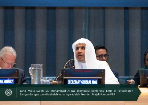 Dari platform PBB & di hadapan para pemimpinnya serta tokoh-tokoh yang diundang: Yang Mulia Sekjen LMD Syekh Dr.Mohammad Alissa  saat pembukaan Konferensi Liga Muslim Dunia tentang "Membangun Jembatan Pemahaman & Perdamaian antara Timur & Barat":