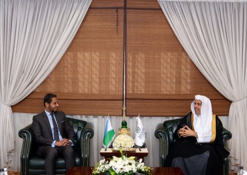 His Excellency Sheikh Dr. Mohammad Al-Issa, the Secretary-General of the MWL and Chairman of the Organization of Muslim Scholars, met on Thursday with His Excellency Mr. Dya-Eddine Said Bamakhrama, the Dean of the Diplomatic Corps and Ambassador Extraordi