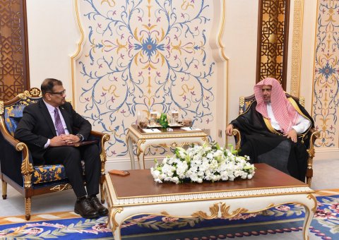 His Excellency Sheikh Dr. Mohammed Alissa, the Secretary-General of the MWL and Chairman of the Organization of Muslim Scholars, received His Excellency Mr. Reza Uddin, the Director General of the Arakan Rohingya Union
