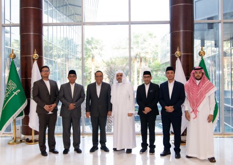 His Excellency Sheikh Dr. Mohammed Al-Issa welcomed Dr. Syafruddin Kambo, Deputy Chairman of the Indonesian Mosque Council and Vice President of the Malay Islamic World Secretariat