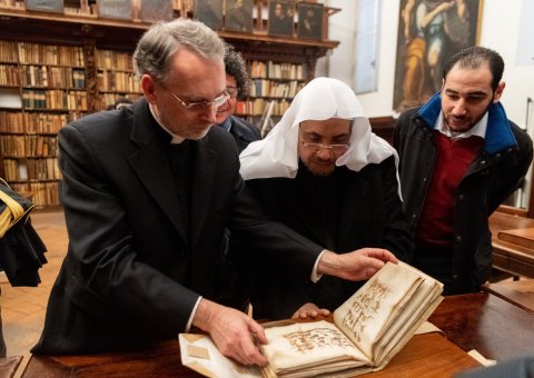En janvier, MohammadAlissa a visité la Bibliothèque historique Ambrosienne et a donné une conférence à l'Université catholique du Sacré-Cœur de Milan en Italie. Sa visite était axée sur l’apprentissage multiculturel et le dialogue interreligieux.