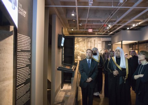 ڈاکٹر محمد العیسی نے گذشتہ سال بروز جمعرات واشنگنٹن ڈی سی میں ہولو کوسٹ میوزیم کا دورہ کیا