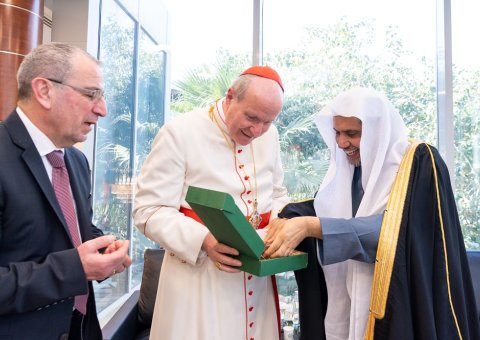 Il visite Riyad sur invitation de la LIM: Mohammad Alissa célèbre l’invité de la LIM l’Archevêque de Vienne Christophe Schönborn