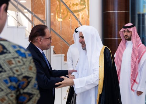 Yang Mulia Perdana Menteri Malaysia, Tuan Anwar Ibrahim, mengunjungi kantor Liga Muslim Dunia di Riyadh