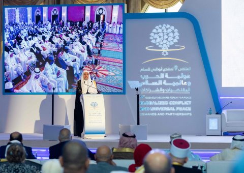 Mohammad Alissa conférencier principal à l’ouverture de la neuvième rencontre du Forum pour la paix d'Abu Dhabi "La mondialisation de la guerre et la paix mondiale