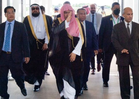 Dr. Mohammad Alissa arrived at Phnom Penh International Airport at the official invitation of the Kingdom of Cambodia