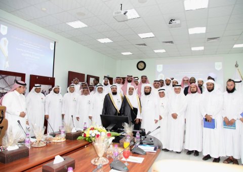 Le SG de la Ligue Islamique Mondiale Président de OMSPD inaugure le projet lienelectronique entre tous les bureaux dans le monde pour faciliter les demandes directes et assurer une meilleure gestion.