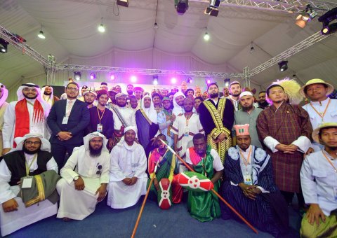 Le SG de la LIM visite le salon du Festival des cultures et des peuples organisé par l’Université Islamique de Madinah