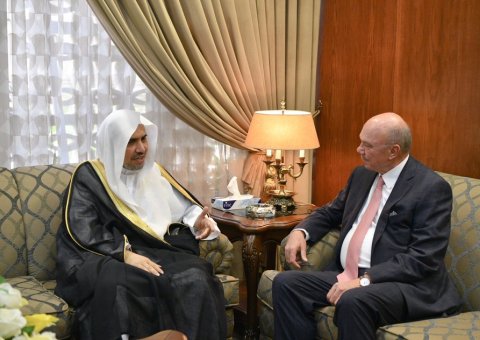 Le Président du Sénat jordanien, M. Faisal Al Fayez, recevant dans son bureau à Amman le SG de la Ligue le cheikh Dr Mohammed Alissa.