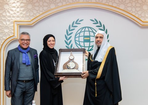 Le Secrétaire général, président de l'Organisation des savants musulmans, cheikh Mohammed Al-Issa, s’est entretenu, à La Mecque, avec une délégation d’étudiants des minorités musulmanes 