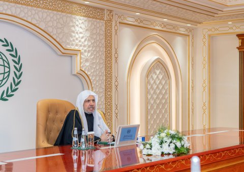 Le Secrétaire général, président de l'Organisation des savants musulmans, cheikh Mohammed Al-Issa, a reçu à La Mecque une délégation d’étudiants composée de membres des minorités musulmanes qui étudient dans les universités européennes.
