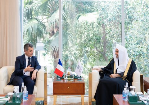 Le Secrétaire Général, Président de l’Organisation des savants musulmans, cheikh Mohammed Al-Issa a reçu à Riyad le Ministre de l'Intérieur et des Outre-mer de la République française, M. Gérald Darmanin.