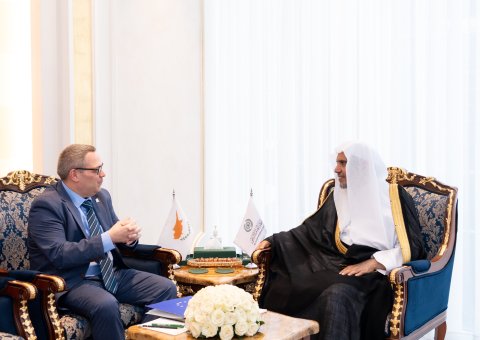 سیکرٹری جنرل عزت مآب شیخ ڈاکٹر محمد العيسى   نے اپنے ریاض دفتر میں مملکت سعودی عرب میں متعین قبرص کے سفیر جناب مائیکل الیکسیوس فیڈونس سے ملاقات کی۔