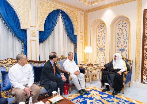 At the headquarters of the MWL in Makkah, His Excellency Sheikh Dr.Mohammed Alissa, Secretary-General of the MWL and Chairman of the Organization of Muslim Scholars, met with His Eminence, the President of the Muslim Association in Taipei