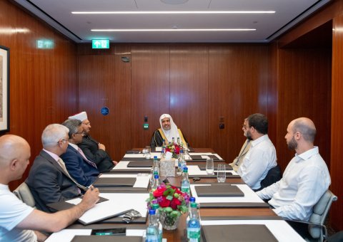 Yang Mulia Sekretaris Jenderal LMD, Ketua Asosiasi Ulama Muslim, Syekh Dr. Mohammed Alissa, bertemu dengan para pemimpin Islam Inggris di ibu kota, London.