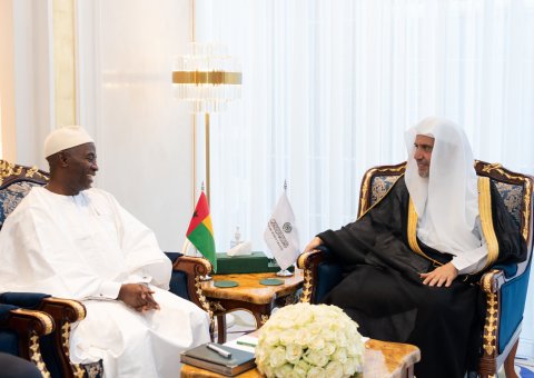 Earlier today in his office, His Excellency Sheikh Dr. Mohammed Alissa, Secretary-General of the Muslim World League, met with His Excellency Mr. Dino Seidi, Ambassador of the Republic of Guinea-Bissau to the Kingdom of Saudi Arabia