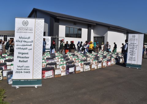 Menanggapi situasi kemanusiaan di Afrika Selatan: Liga Muslim Dunia telah menyelesaikan program bantuan mendesak untuk membantu mereka yang terkena dampak banjir, dengan mengirimkan konvoi bantuan ke lima wilayah