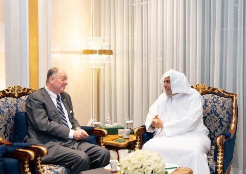 Le Secrétaire général, président de l’Organisation des savants musulmans, cheikh Mohammed Al-Issa, a reçu ce soir à Riyad, M. Jeffrey Steiner