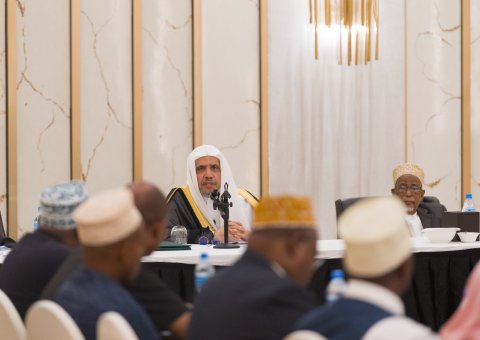 En una reunión científica celebrada hoy en la ciudad de Dar es Salaam, los miembros del Consejo de Grandes Sabios de la República Unida de Tanzania, liderados por el Gran Muftí y Gran Imam Sheij Abou Bakr bin Zubair