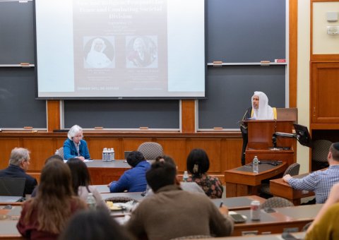 A invitación de la facultad de derecho de la prestigiosa universidad de Harvard, y en presencia de varios miembros del cuerpo docente, tomadores de decisiones políticas y estudiantes: