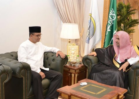HE the MWL's Secretary General received this afternoon in his office in Makkah the Governor of Jakarta, Indonesia HE Dr. Anis Ba Swaidan.