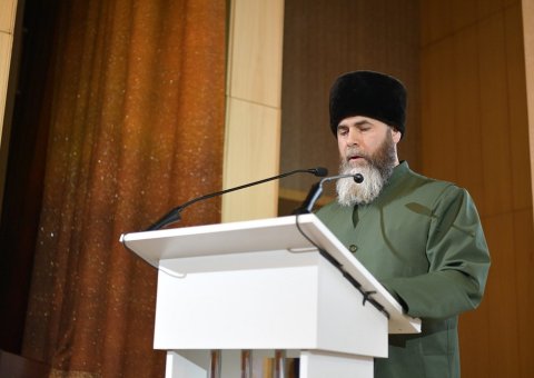 مفتی جمہوریہ چیچینیا شیخ صالح مجییف ماسکو میں رابطہ کی کانفرنس سے خطاب کرتے ہوئے