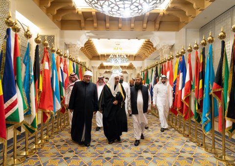 وصول أصحاب السماحة والفضيلة والمعالي لحضور اجتماع المجلس الأعلى لرابطةالعالم الإسلامي