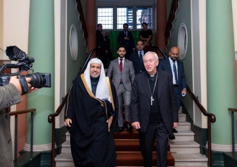 Mohammad Alissa a rencontré à Londres, l’Archevêque de Westminster, le Cardinal Vincent Collins afin de traiter de sujets d’intérêt commun dont la coopération entre les responsables religieux pour lutter contre les discours extrémistes et les atteintes au