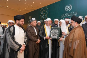 ”عراقی مراجع“ نے عزت مآب شیخ ڈاکٹر محمد العیسی کو اخوت، یکجہتی اور تعاون کی اقدار کو فروغ دینے کے لئے، اسلامی مسالک کے مابین مؤثر اور بامقصد مکالمہ کے لئے ان کی کوششوں کے اعتراف میں اعزاز دیاہے