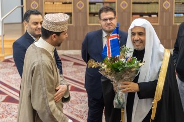 آئسلینڈ کے دار الحکومت ریکیاویک کی جامع مسجد کے ذمہ داران نے عزت مآب شیخ ڈاکٹر محمد العیسی کا استقبال کیا
