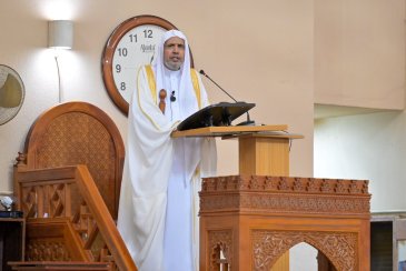 رابطہ عالم اسلامی کے سیکرٹری جنرل نے نائجیریا کے دارالحکومت کی قومی جامع مسجد میں خطبۂ جمعہ دیا اور نماز کی امامت فرمائی