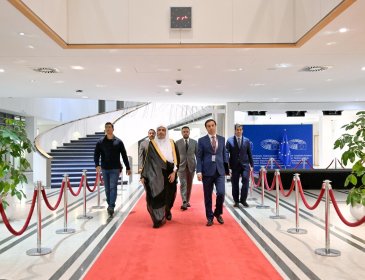 معالي الأمين العام، الشيخ د.⁧‫محمد العيسى‬⁩ ‬⁩، يلتقي قيادات البرلمان الأوروبي ومُساعِدِيهم في "بروكسل"