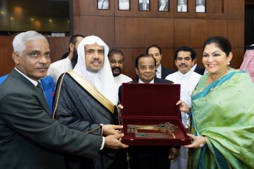 Le maire de Colombo célèbre la venue de Mohammad Alissa en lui remettant les clés de la ville présence de grandes personnalités dont des des diplomates.