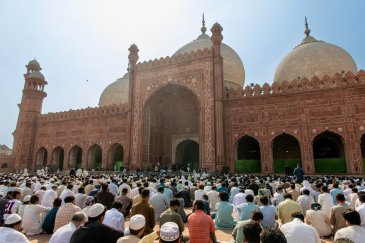 Sur invitation officielle  Mohammad Alissa a fait le sermon du vendredi (Les valeurs morales dans l'Islam) dans la Mosquée de Lahore mondialement connue pour son architecture unique et sa capacité de plus de cent mille fidèles.