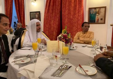 احتفى فخامة الرئيس السريلانكي بمعالي أمين عام  ⁧رابطة العالم الإسلامي⁩ ، وحضر عشاء التكريم كبار الشخصيات السياسية السريلانكية