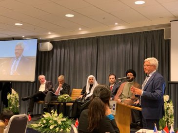 ناروے کے سابق وزیر  اعظم بانڈوک نے انسانی یکجہتی کے فروغ  پر منعقدہ سمپوزیم میں خطاب کرتے ہوئے 