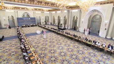 Les Savants Musulmans Mecque lancent dans le cadre de la réunion du Haut-Conseil de la Ligue islamique mondiale « le prix du Conseil de la jurisprudence islamique » et celui de « la Charte de La Mecque ».