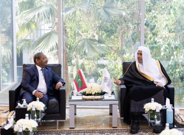 Le Secrétaire général, Président de l'Organisation des savants musulmans, cheikh Mohammad Alissa, a reçu dans son bureau à Riyad l'Ambassadeur de la République des Maldives auprès du Royaume d'Arabie Saoudite, M. Mohamed Khalil