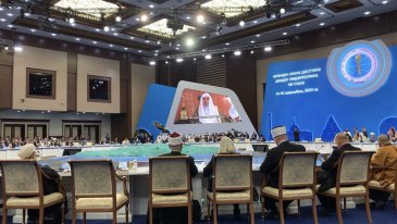 معالي د. عبدالرحمن الزيد يلتقي في مؤتمر كازاخستان للزعماء الدينيين بعدد من الشخصيات السياسية الكازاخية والقيادات الدينية